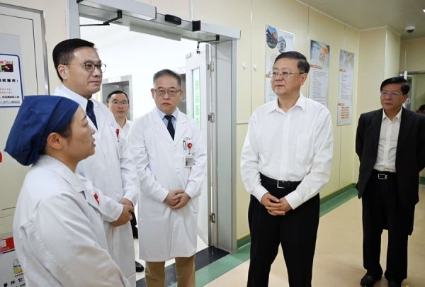 股票最新配资平台 建强护理队伍、完善照护体系、提升服务质量！陈吉宁调研免陪照护服务试点工作